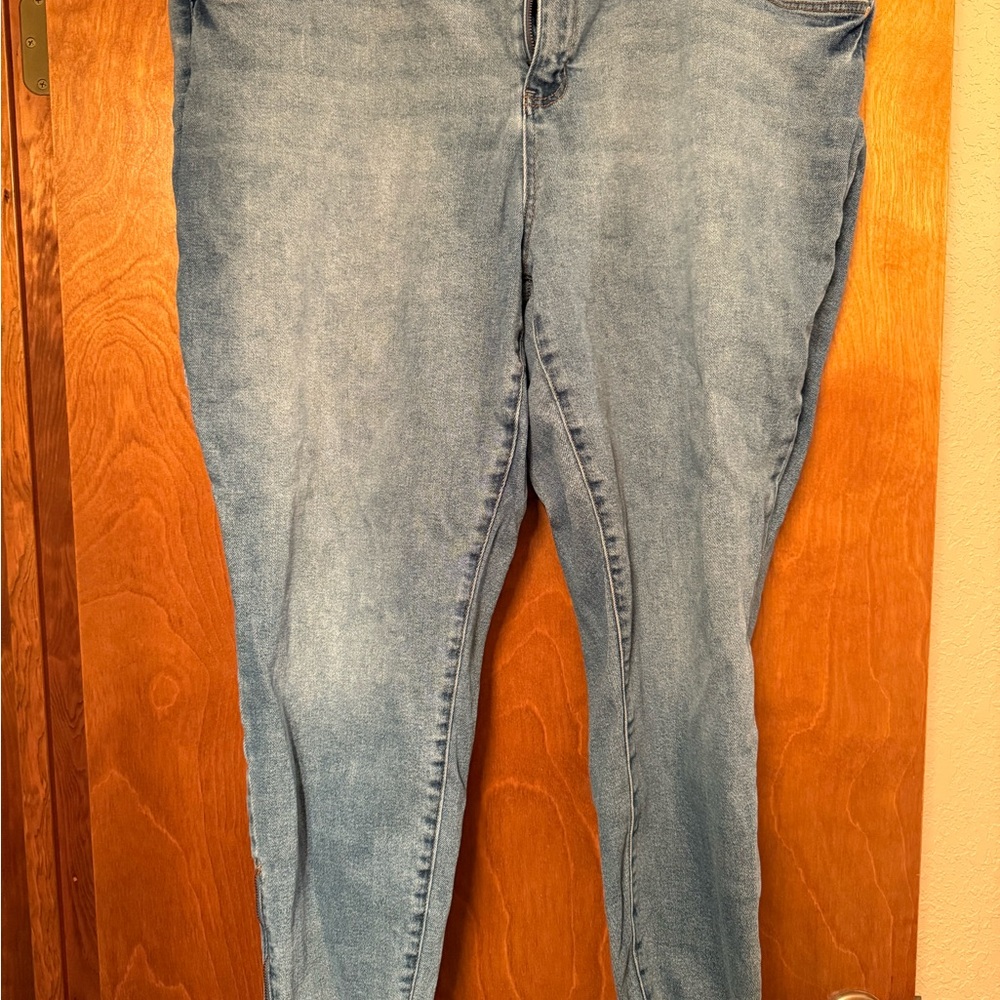 Revelry Women's Light Blue Skinny Jeans